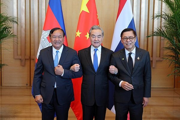 泰国与柬埔寨在中国会谈期间同意巩固停火协议（图） - 1