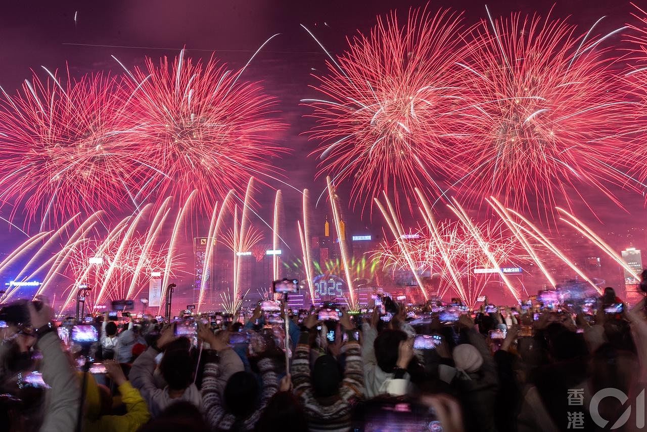 除夕倒数,中国多地临时宣布取消烟花表演活动,网民反应两极(组图) - 5