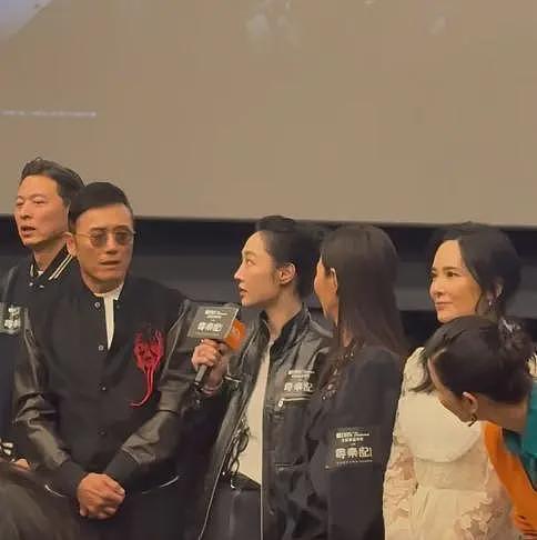 香港红毯太尴尬，白百何“装傻”被吐槽，宣萱脸部凹凸不平嘴巴大（组图） - 35