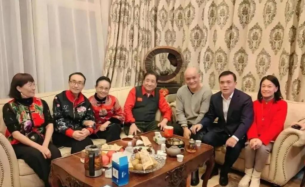 姜昆唱红歌后续，邻居爆料其在洛杉矶长期居住（组图） - 5