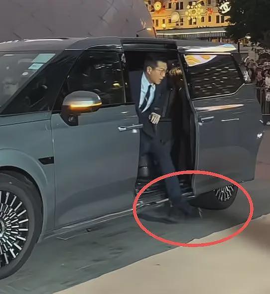 香港红毯太尴尬，白百何“装傻”被吐槽，宣萱脸部凹凸不平嘴巴大（组图） - 19