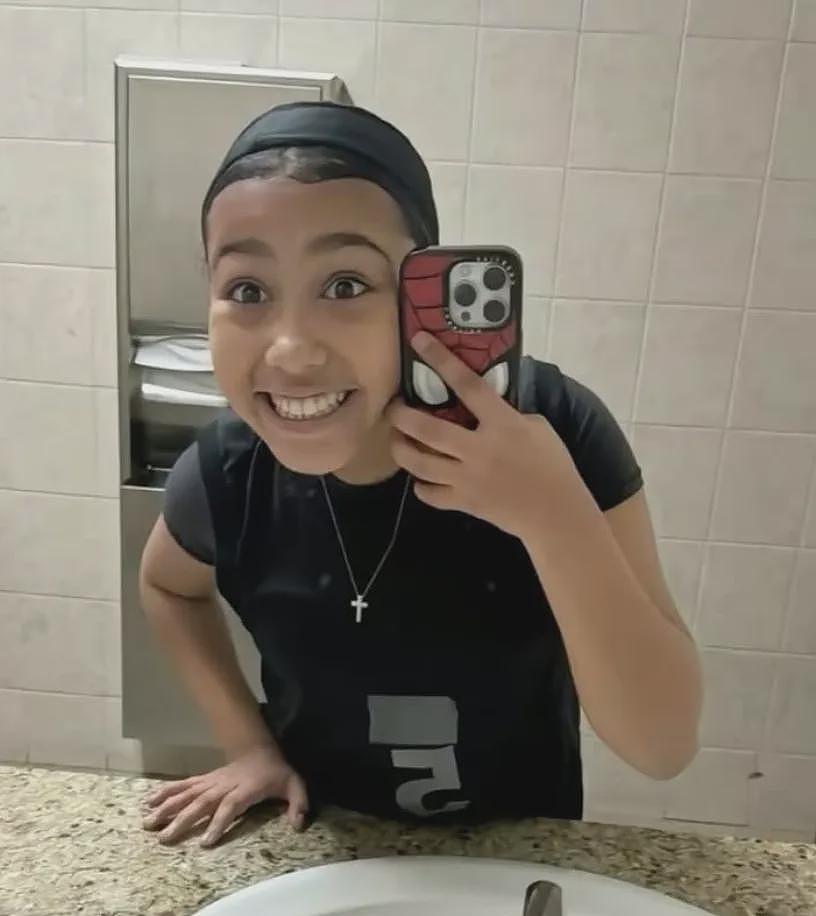 12岁小西北炫耀镶钻牙套，打扮性感画风成熟似大人，网友：爹妈真的不管管吗...（组图） - 19