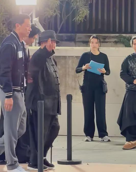 香港红毯太尴尬，白百何“装傻”被吐槽，宣萱脸部凹凸不平嘴巴大（组图） - 24