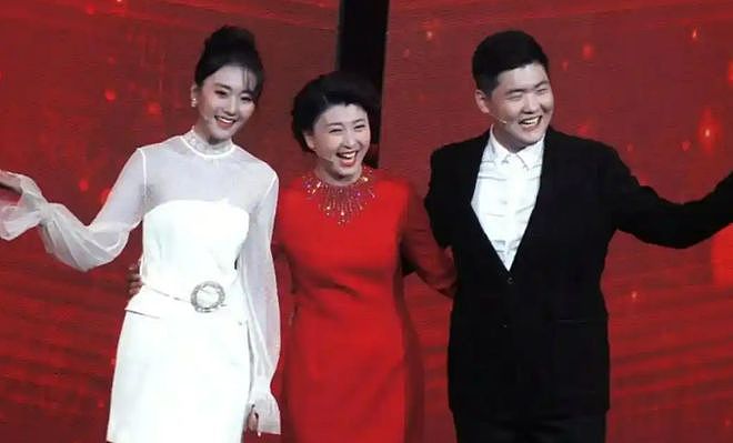 女演员闫学晶哭穷伤了谁的心（组图） - 2