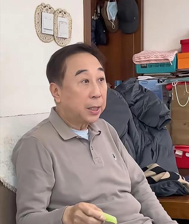 68岁冯巩房子内景曝光！屋内空间狭小，纸箱堆一地，网友：太朴素（组图） - 2