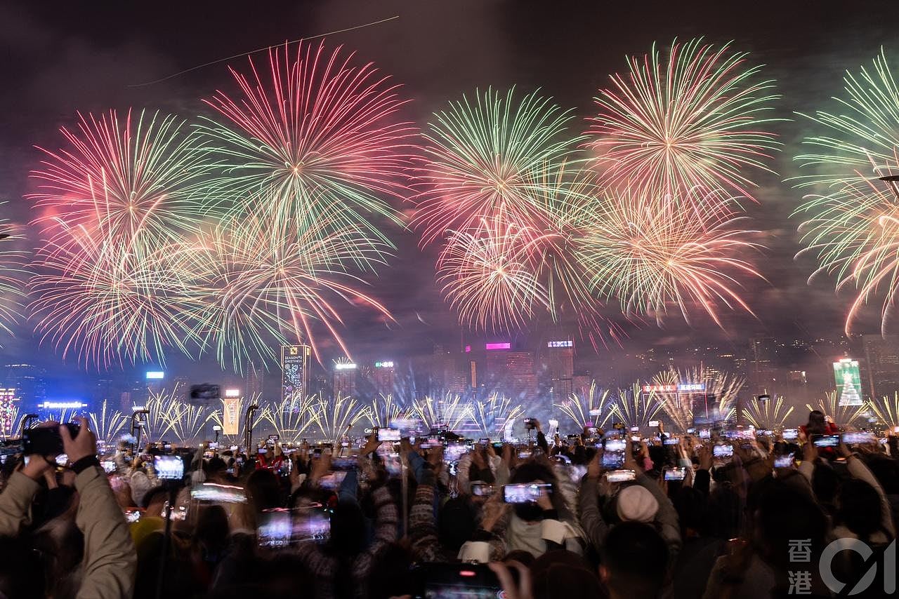除夕倒数,中国多地临时宣布取消烟花表演活动,网民反应两极(组图) - 6