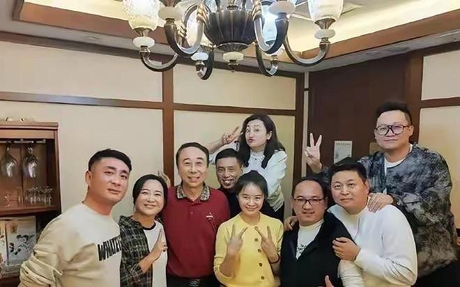 68岁冯巩房子内景曝光！屋内空间狭小，纸箱堆一地，网友：太朴素（组图） - 10