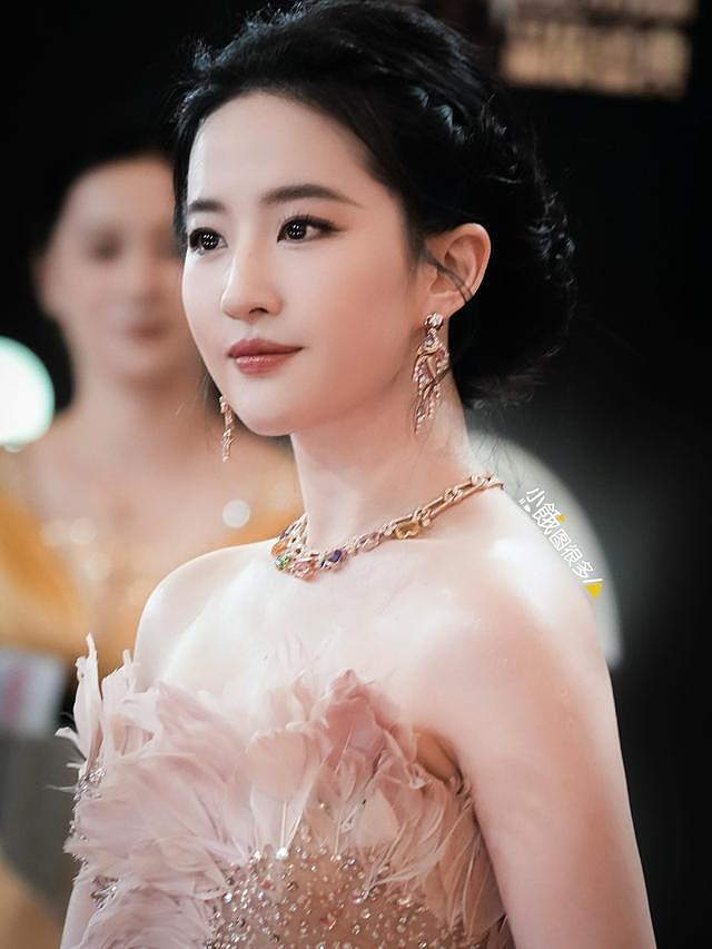2025全球百大最美面孔洗牌：刘亦菲没上榜，第一美得让人心服口服（组图） - 21