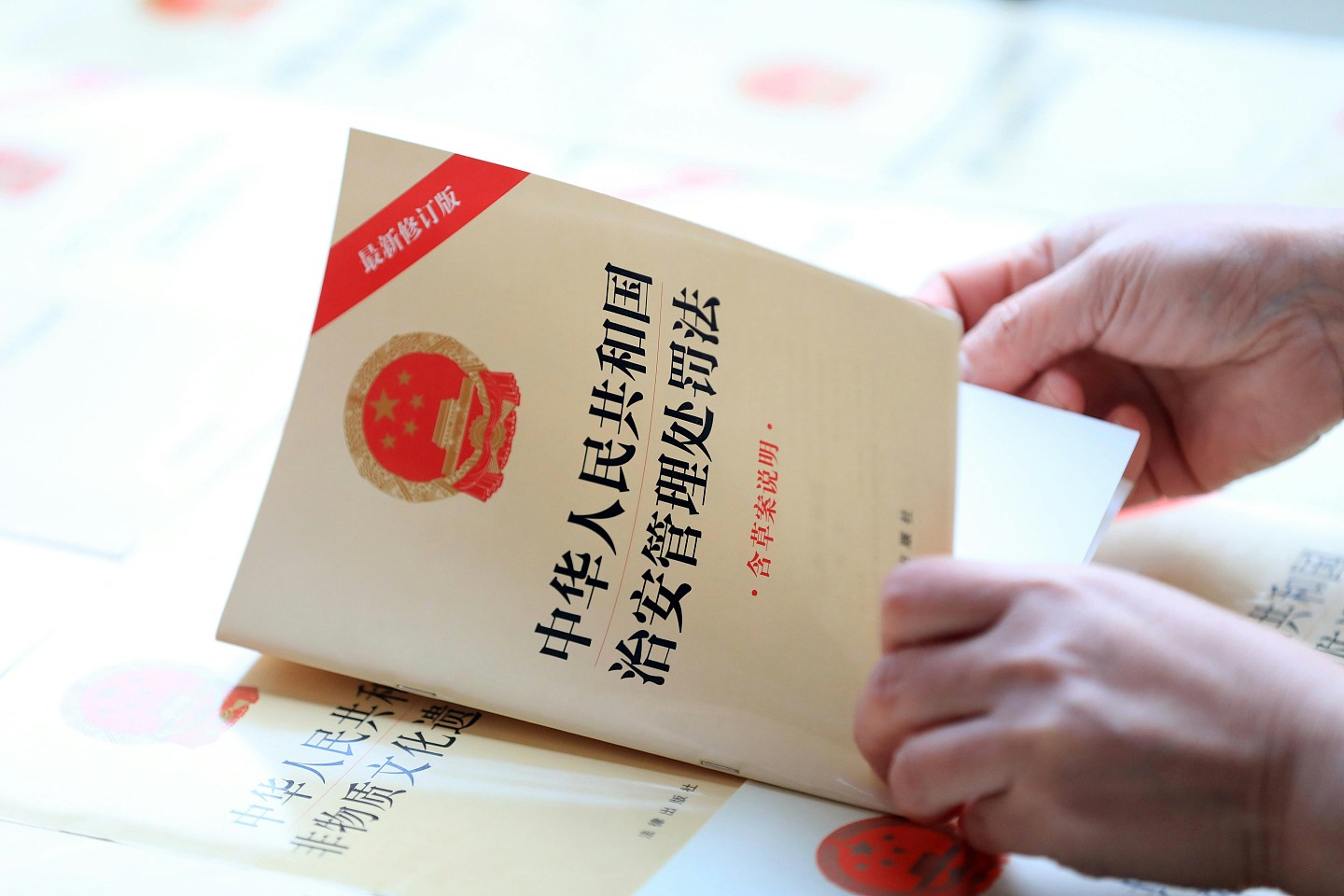 年龄不再是免罪金牌,中国新规元旦生效,14至18岁未成年人违法可拘留(组图) - 1