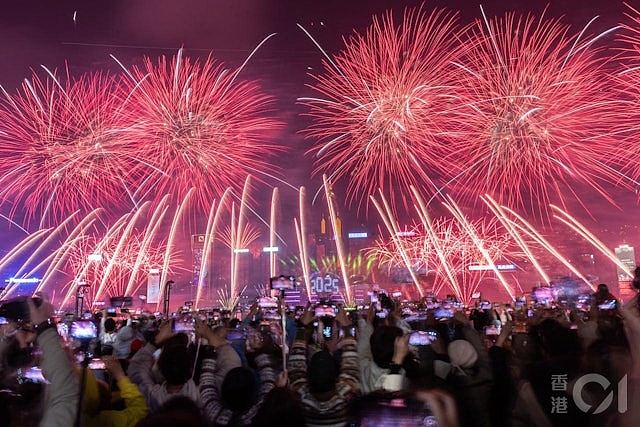 除夕倒数,中国多地临时宣布取消烟花表演活动,网民反应两极(组图) - 1