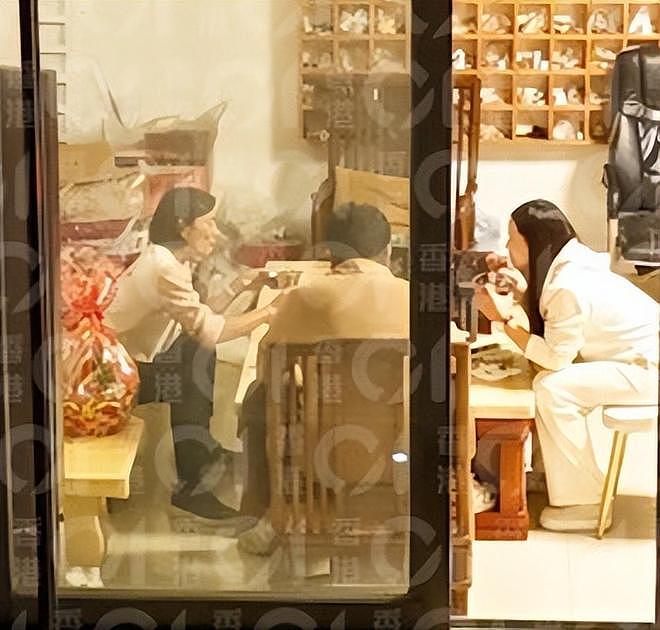 香港爷孙恋宣布分手，75岁港星自曝被骗当了14年第三者，拒绝向女方老公道歉（组图） - 5