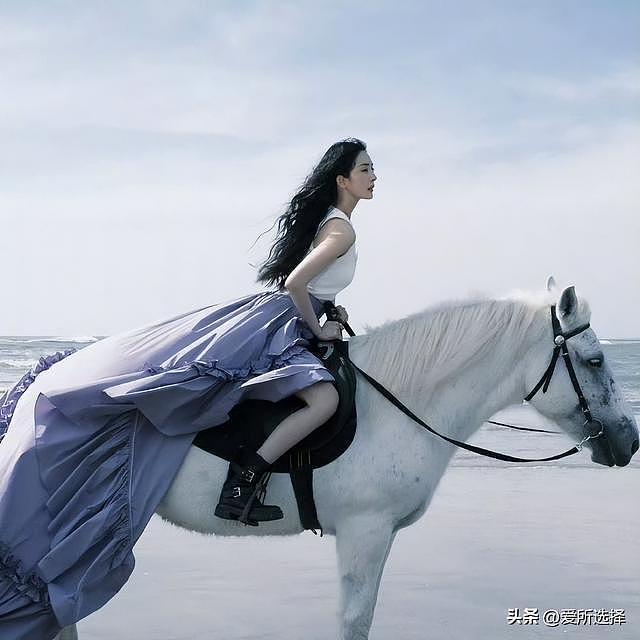 杨幂破圈抽象美学，商业女神VS实验拍摄，刘冲如何撬动顶流底线？（组图） - 4
