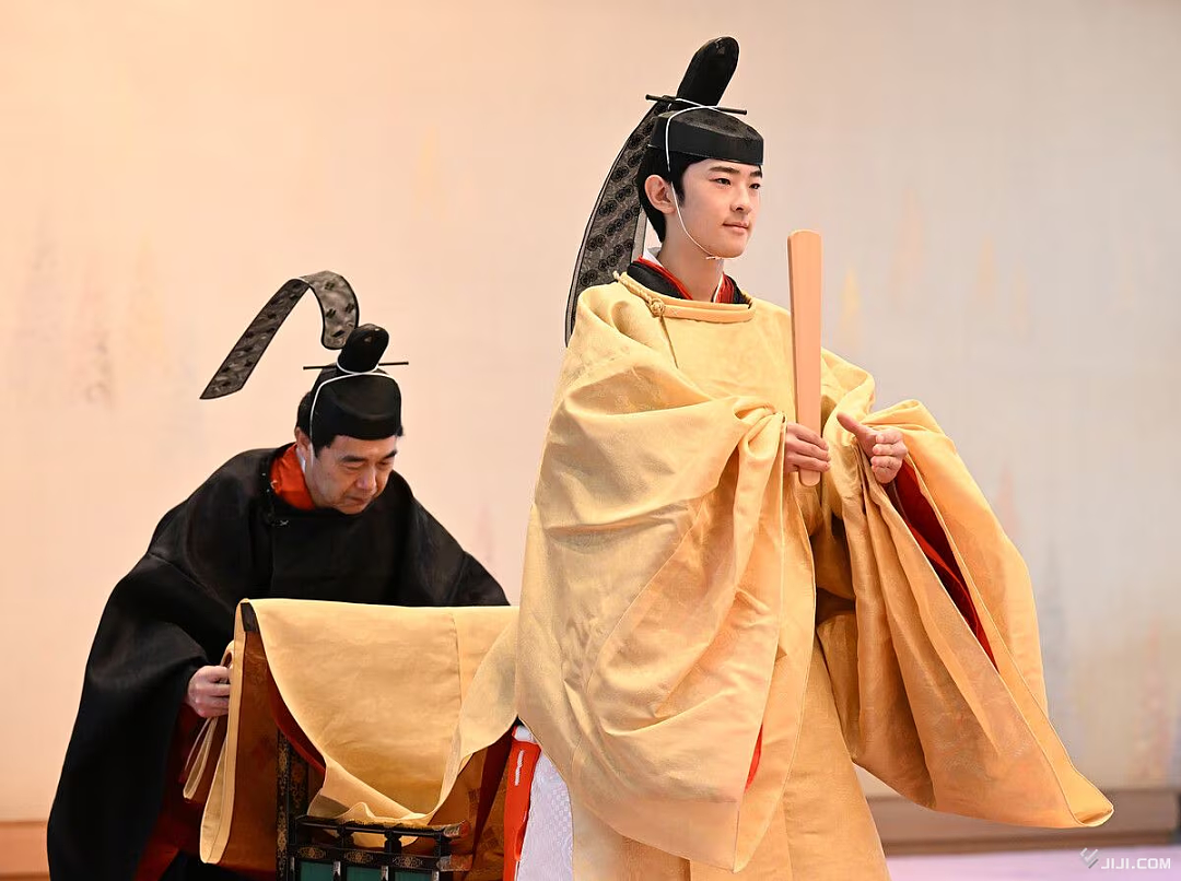 日本19岁“未来天皇”欲涨工资被狂骂!被批废柴耀祖乱花钱不做事:爱子公主都穿9年前衣服(组图) - 9