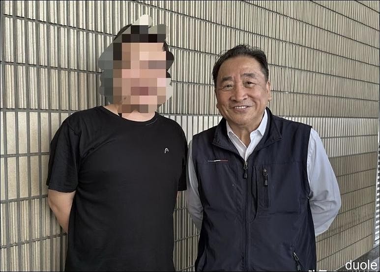 姜昆唱红歌后续:邻居爆料其在洛杉矶长期居住(图) - 2