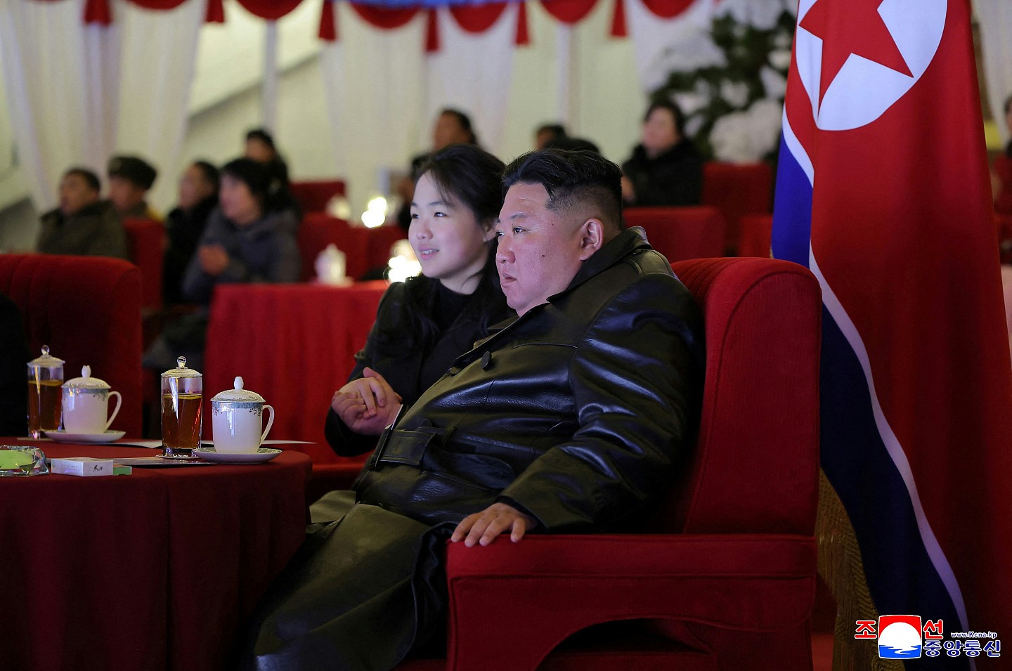 金正恩出席新年庆祝仪式，面见援俄朝兵家属，祈愿将士平安归国（组图） - 3