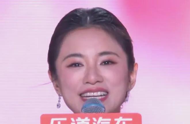 跨年晚会主持人状态曝光！靳梦佳被质疑整容，汪涵头发秃了一半（组图） - 19