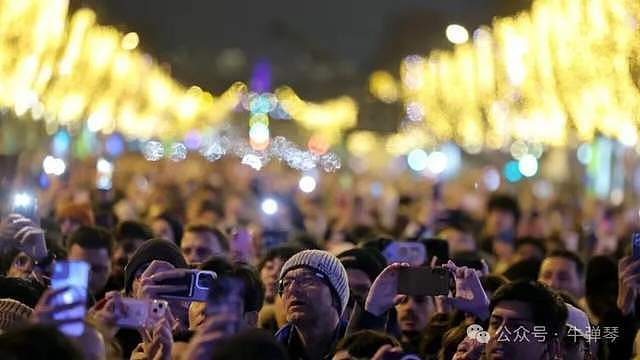 牛弹琴：2026第一天，世界最关注的三件事（组图） - 1
