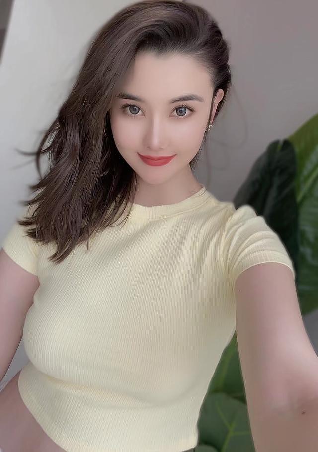 【美女】98年翘臀女孩,混血颜值搭配性感身材:女生要多做力量训练(组图) - 1