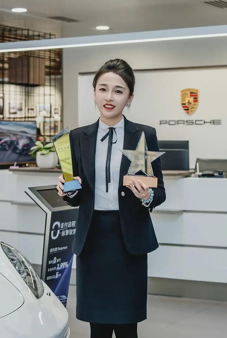 青岛保时捷女销售2025年再夺销冠:一年卖192台车破纪录,连夺三年销冠共卖532台保时捷(组图) - 2