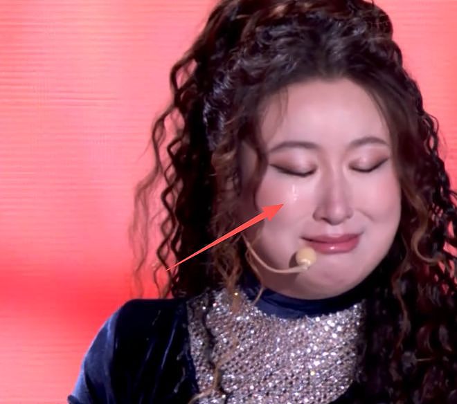跨年夜秀恩爱名场面！张杰谢娜借位接吻，李川当众求婚锤娜丽莎（组图） - 7