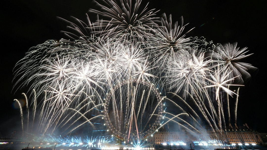 伦敦跨年夜乱套!数万名游客被困,钱打水漂?到底怎么回事…(组图) - 9