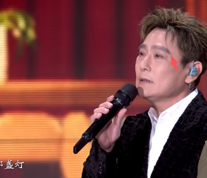 明星跨年夜造型太拉跨：戚薇好像鸡毛掸子，关晓彤又穿错裙子（组图） - 27