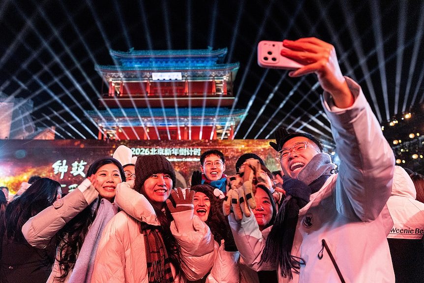 肃穆纪念与璀璨烟花：全澳各地迎接2026新年（组图） - 3