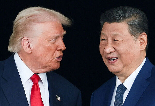 2025中国十大新闻：中美关税战冲击全球，DS横空出世、军委洗牌（组图） - 2
