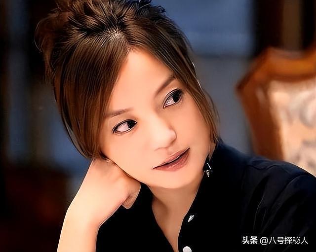 因胃癌去世传闻真相大白半年，49岁赵薇近况曝光，琼瑶真没说错（组图） - 1
