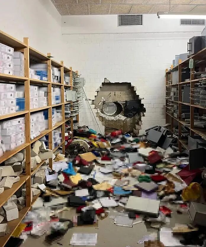 银行金库墙半米厚,盗贼搬来40斤超大钻机,硬钻进去了!警察:好莱坞级别(组图) - 2