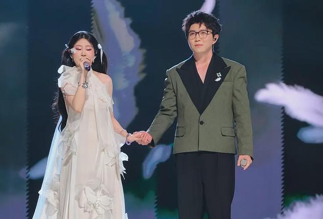 沈佳润跑调风波越演越烈！网友受够星二代划水，喊话其回韩国去（组图） - 1