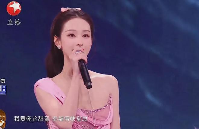 明星跨年夜造型太拉跨：戚薇好像鸡毛掸子，关晓彤又穿错裙子（组图） - 19