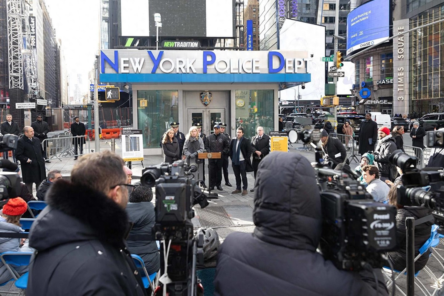 澳警察罕见“持枪上岗”，FBI：警惕“独狼式”行动（图） - 1