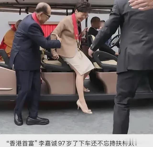 98岁李嘉诚新年祈福,站起来走路,活过百岁没问题,长寿秘诀曝光(组图) - 13