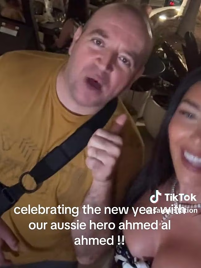 Bondi“夺枪英雄”现身悉尼街头跨年！与路人合影送祝福（组图） - 2