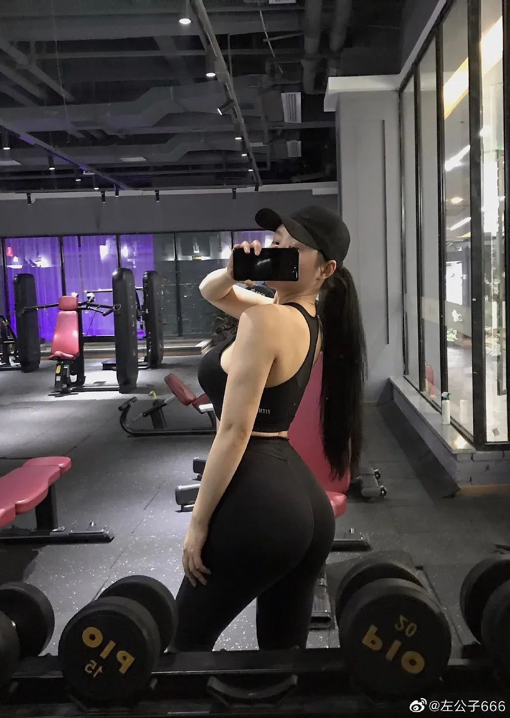 【美女】成都22岁尤物凭胸走红,身材凹凸有致让人想舔屏了(组图) - 17