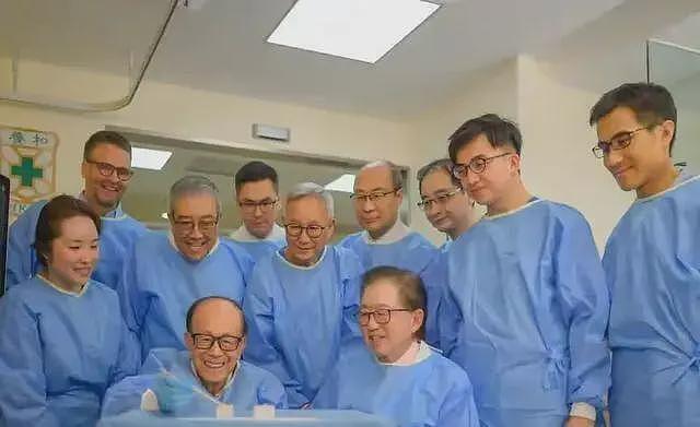 98岁李嘉诚新年祈福,站起来走路,活过百岁没问题,长寿秘诀曝光(组图) - 10