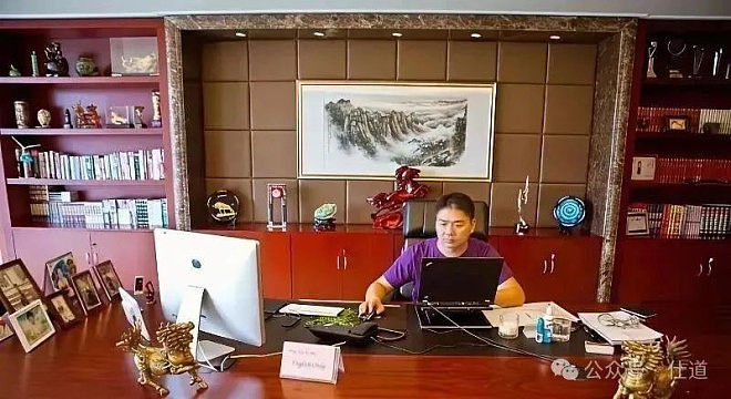 刘强东的办公室曝光,信息量太大(组图) - 1