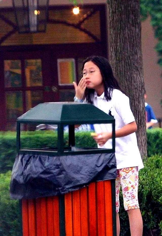 吴卓林一句话让华人圈开锅，成龙私下照顾女儿（组图） - 6