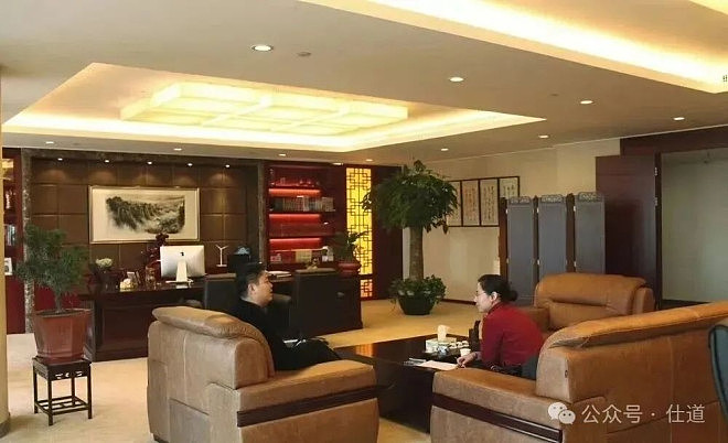刘强东的办公室曝光,信息量太大(组图) - 2