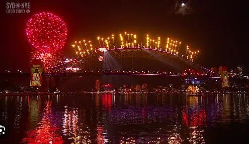 新年噩耗!悉尼一中国留学生当场…全球跨年夜,专属于各国的浪漫…(组图) - 8