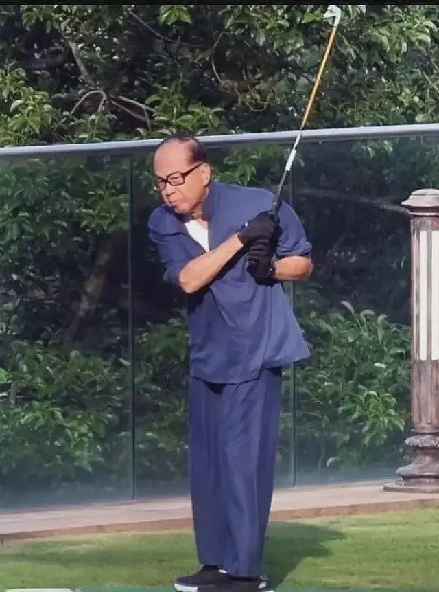 98岁李嘉诚新年祈福,站起来走路,活过百岁没问题,长寿秘诀曝光(组图) - 9