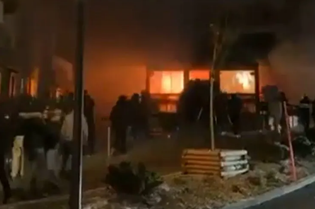 新年惨剧！滑雪胜地突发大爆炸155人死伤，人群尖叫逃窜、互相踩踏，灾难画面曝光（视频/组图） - 5