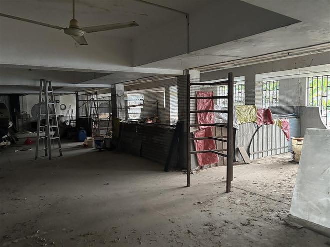 花500万元建的别墅被邻居侵占养鸡鸭,邻居表示可以交租金,警方介入处理(组图) - 1