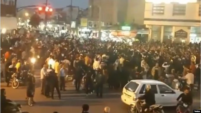 1美元换140万!伊朗货币崩盘引爆全国怒火,多地爆发枪战致7人丧生(组图) - 4