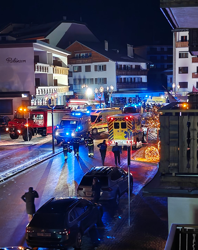 新年惨剧！滑雪胜地突发大爆炸155人死伤，人群尖叫逃窜、互相踩踏，灾难画面曝光（视频/组图） - 16