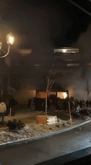 新年惨剧！滑雪胜地突发大爆炸155人死伤，人群尖叫逃窜、互相踩踏，灾难画面曝光（视频/组图） - 10