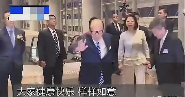 98岁李嘉诚新年祈福,站起来走路,活过百岁没问题,长寿秘诀曝光(组图) - 5