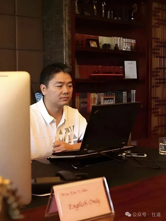 刘强东的办公室曝光,信息量太大(组图) - 3