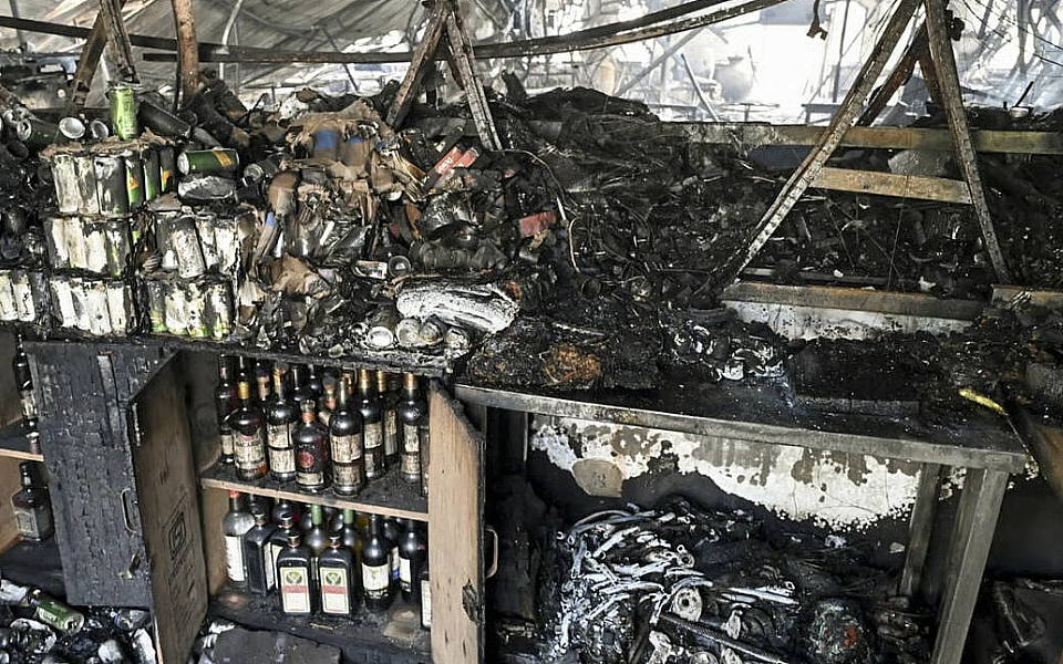 25人惨死！ 著名海滨度假地突发悲剧，数百人陷火海，百人狂奔踩踏，烈焰吞噬整栋楼（组图） - 10
